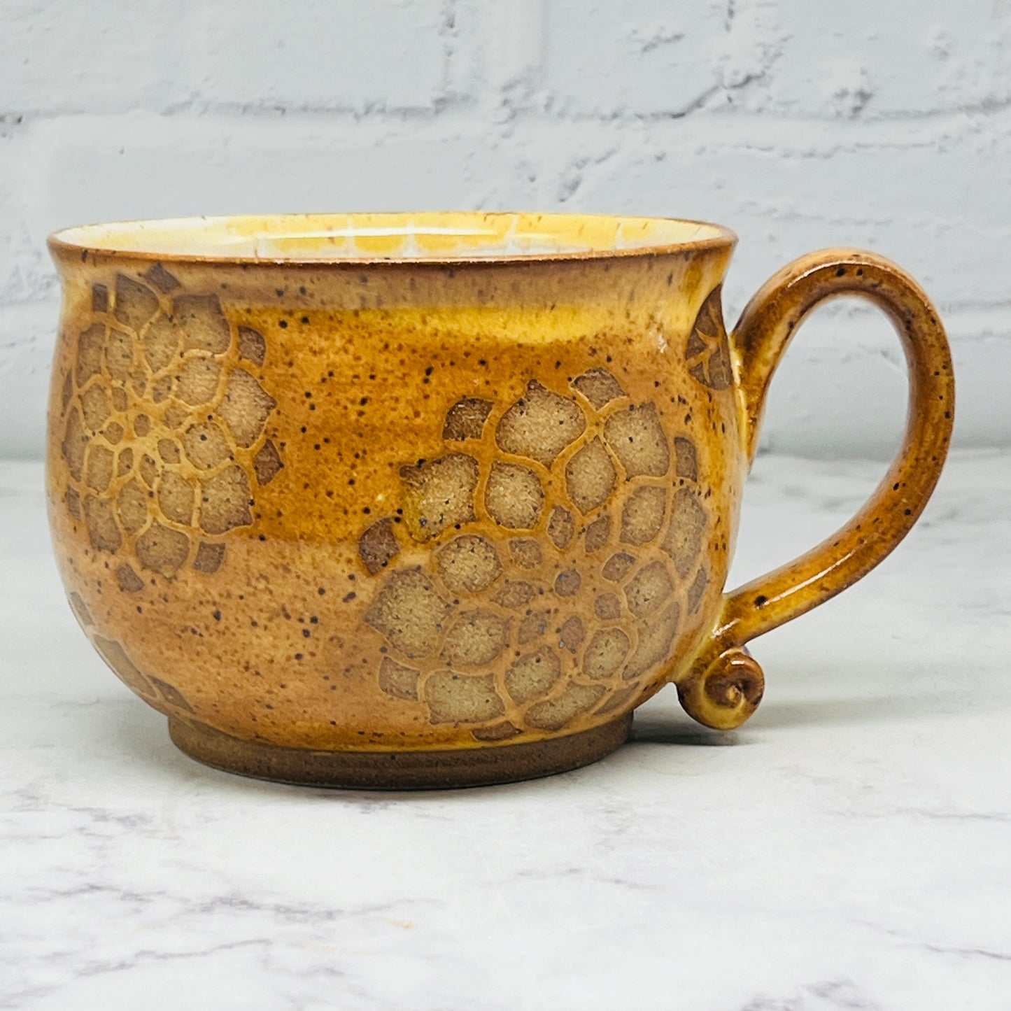 Gold with Dahlias Design Cafe Mug