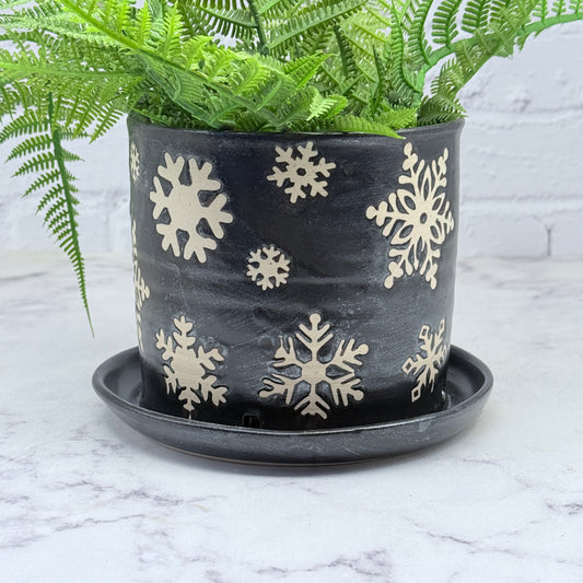 Black with Snowflakes Planter 1