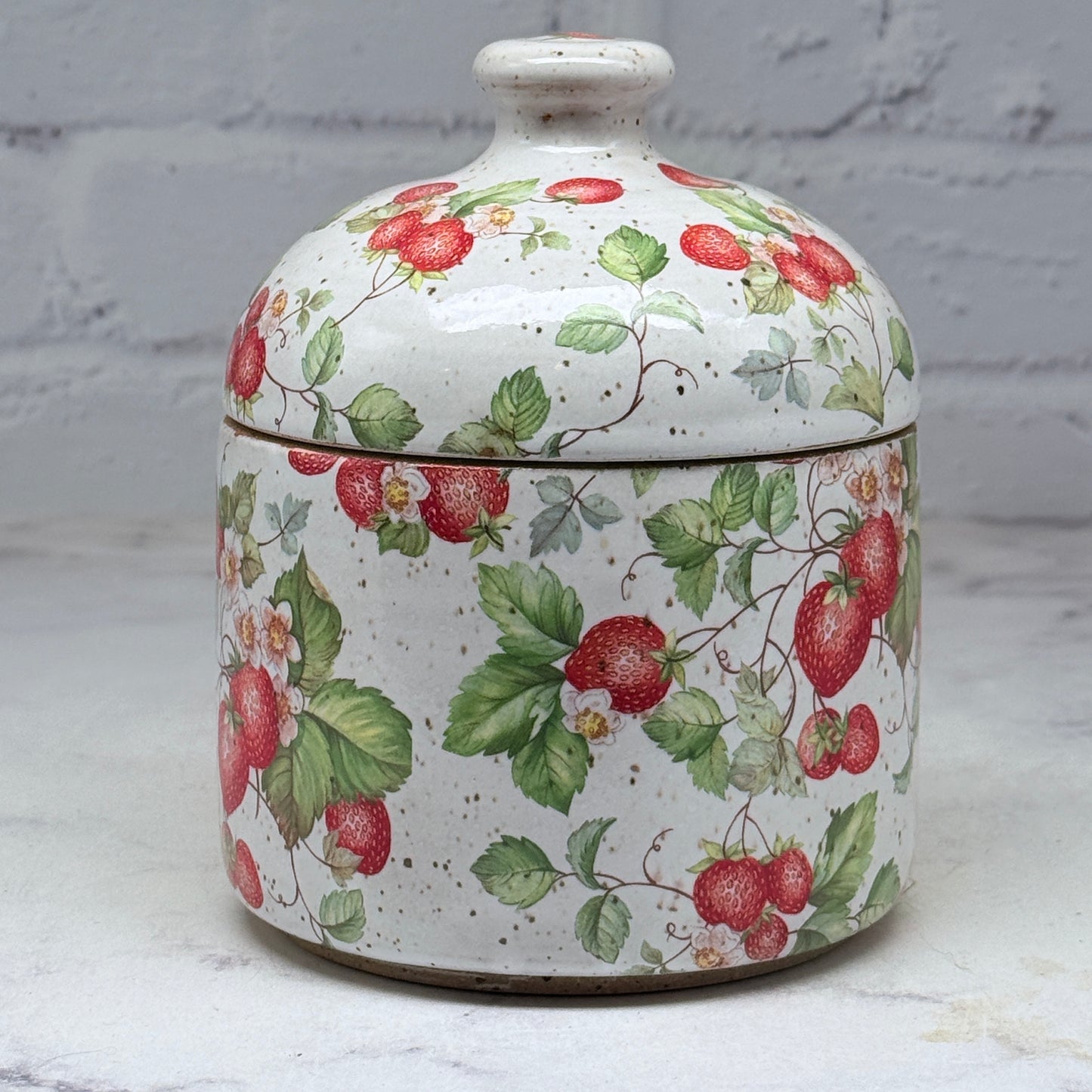 Strawberries Lidded Container