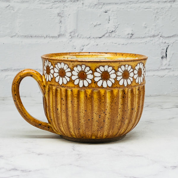 Carved Gold with White Daisies Soup Mug 1