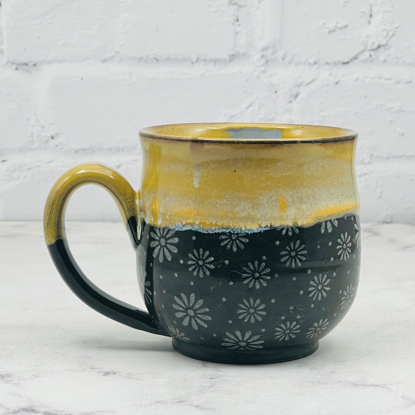 Gold with Daisies Mug 2