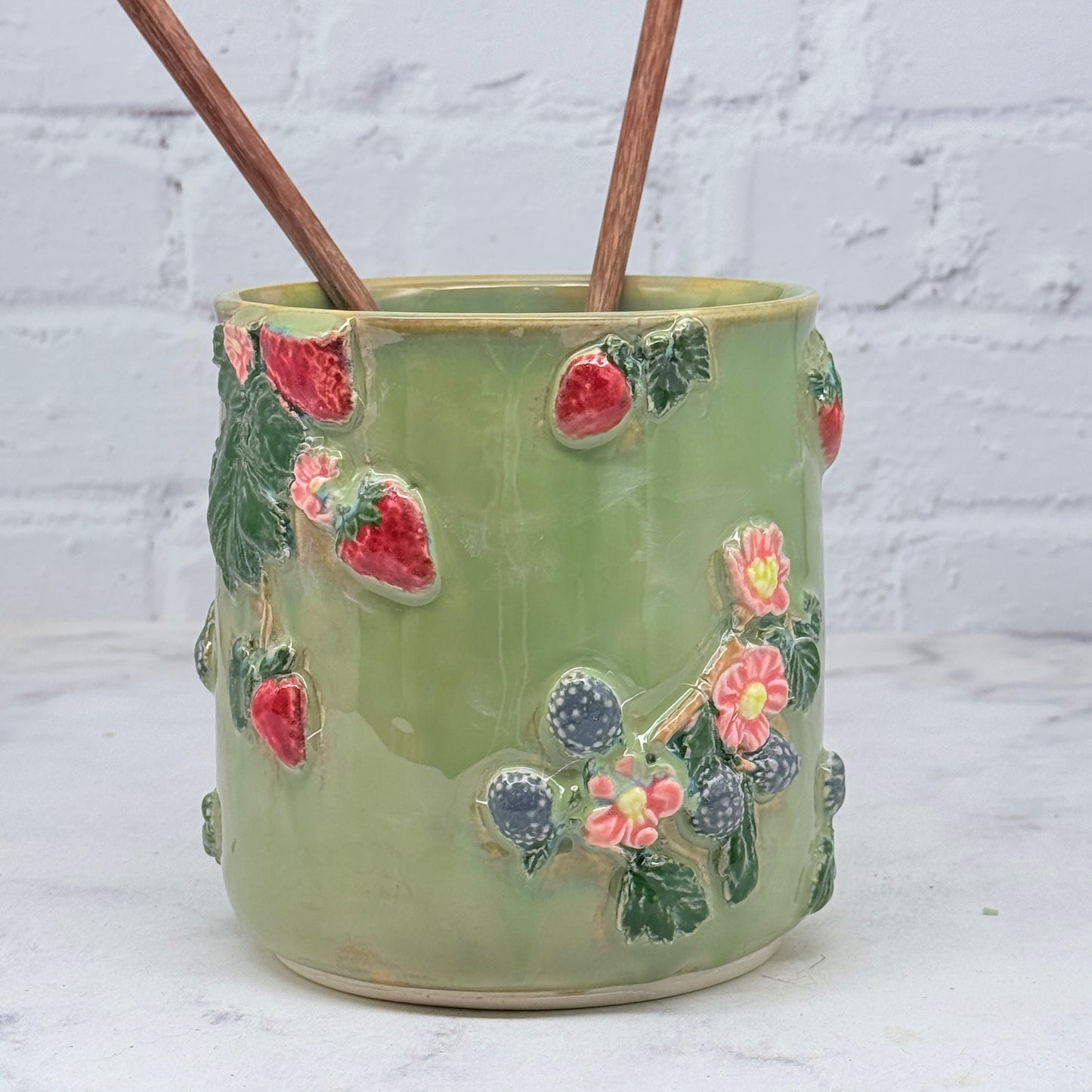 3-D Berries Cylinder