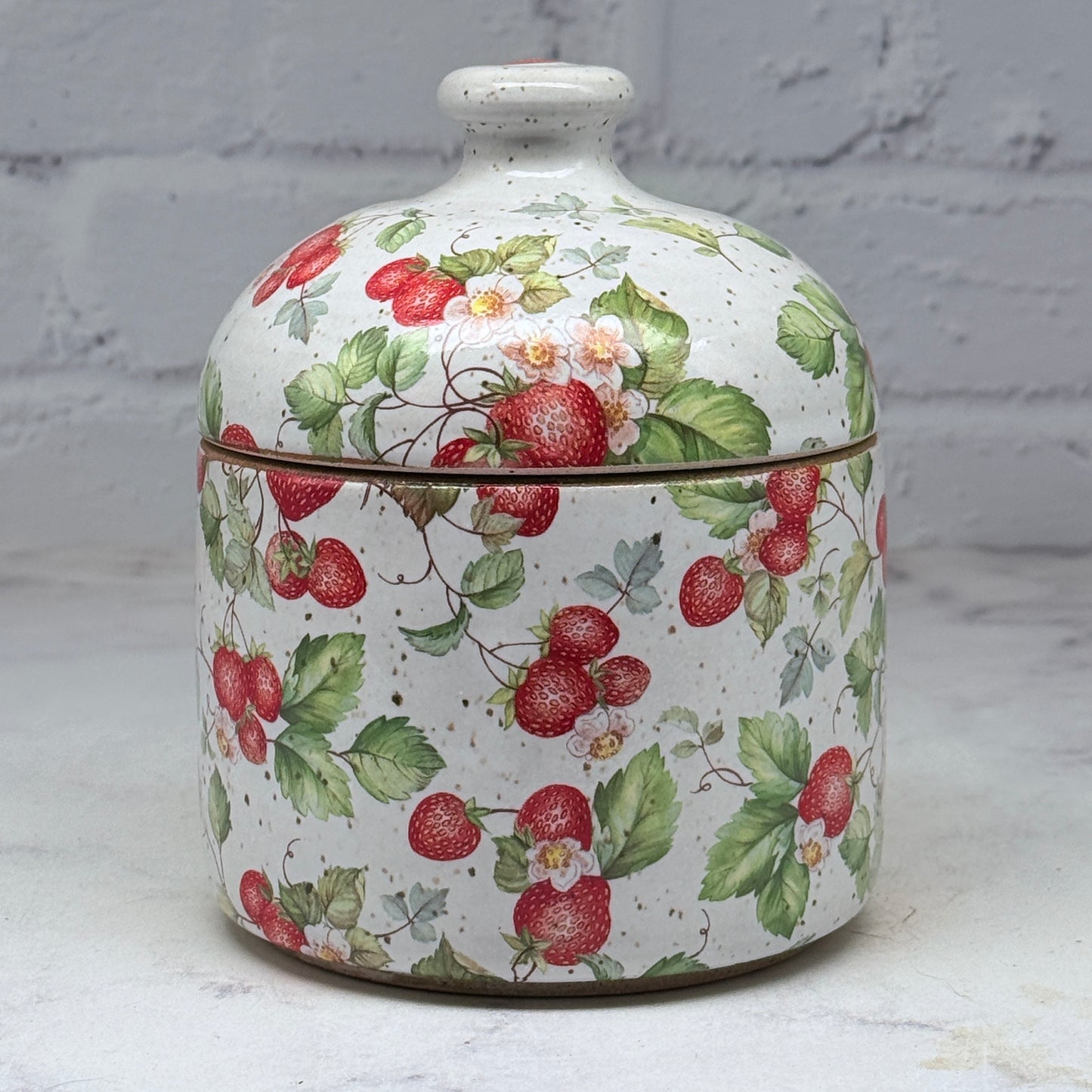 Strawberries Lidded Container