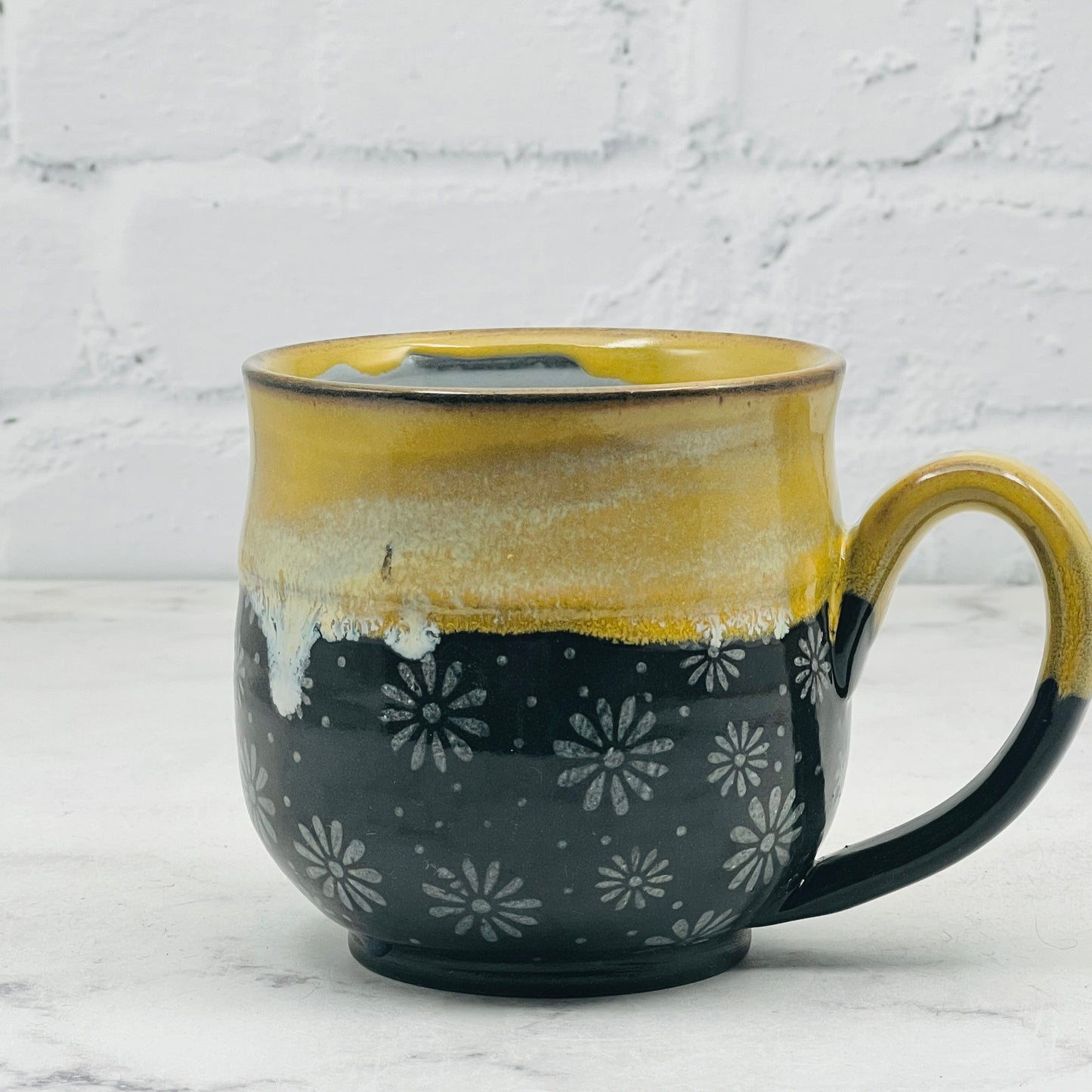 Gold with Daisies Mug 2